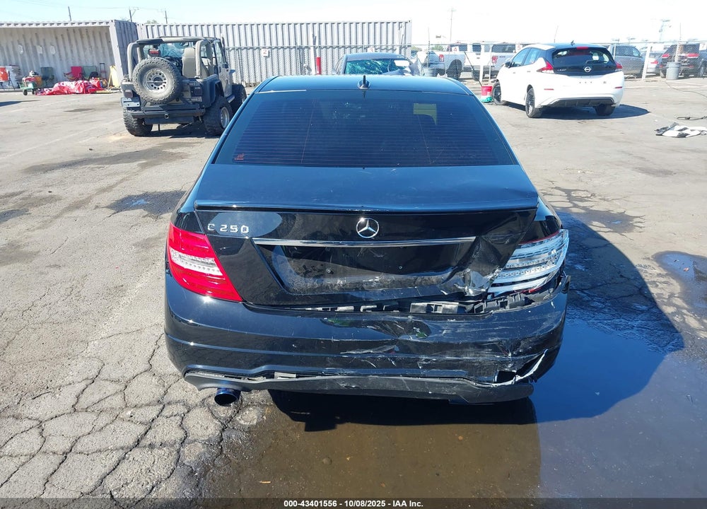 2013 MERCEDES-BENZ C 250 LUXURY/SPORT VIN: WDDGF4HB4DR265408