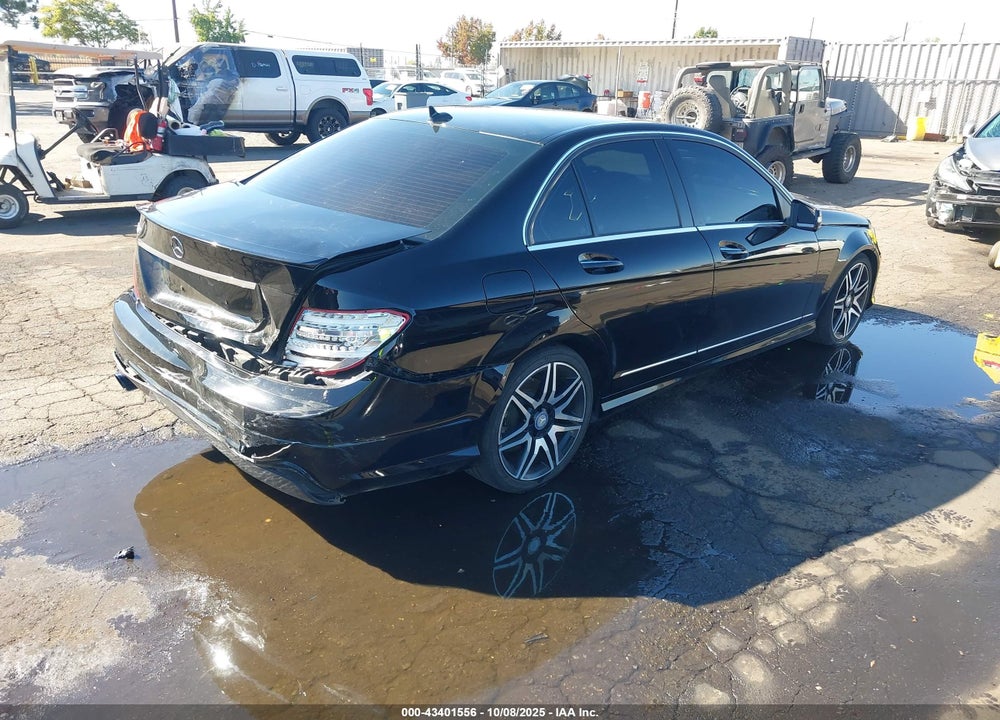 2013 MERCEDES-BENZ C 250 LUXURY/SPORT VIN: WDDGF4HB4DR265408