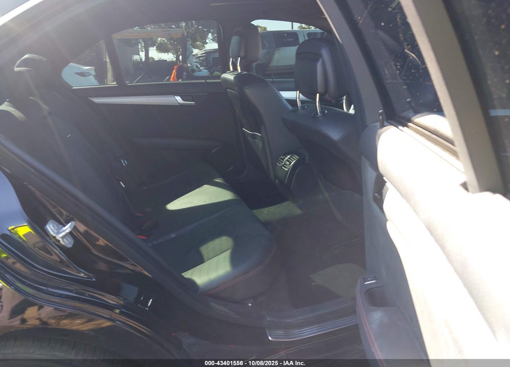2013 MERCEDES-BENZ C 250 LUXURY/SPORT VIN: WDDGF4HB4DR265408