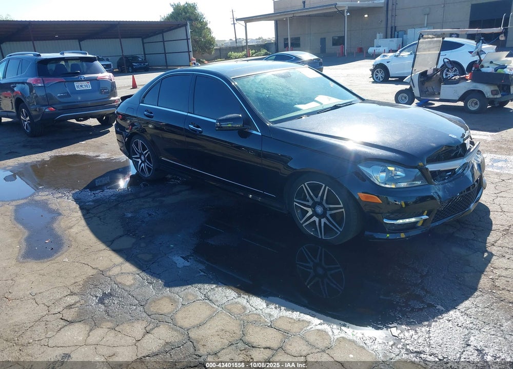2013 MERCEDES-BENZ C 250 LUXURY/SPORT VIN: WDDGF4HB4DR265408