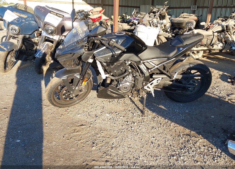 2025 SUZUKI GSX800 F VIN: JS1EM13B5S7100158