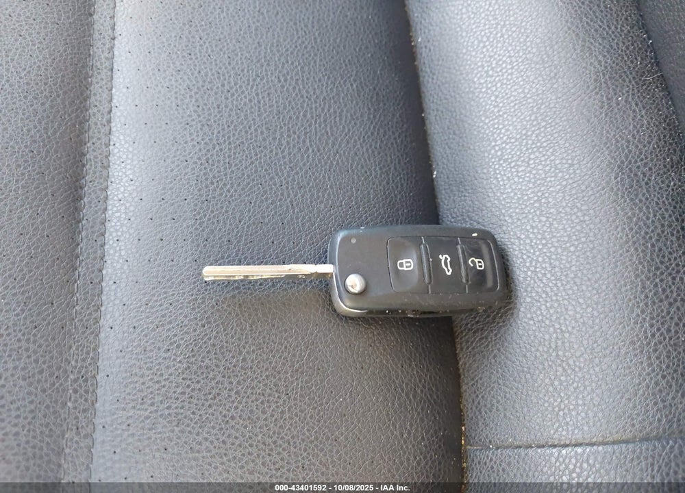 2011 VOLKSWAGEN JETTA 2.5L SE VIN: 3VWDX7AJ7BM011894