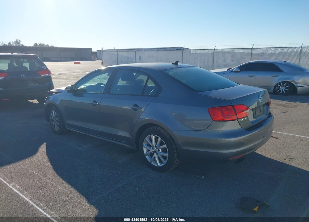 2011 VOLKSWAGEN JETTA 2.5L SE VIN: 3VWDX7AJ7BM011894