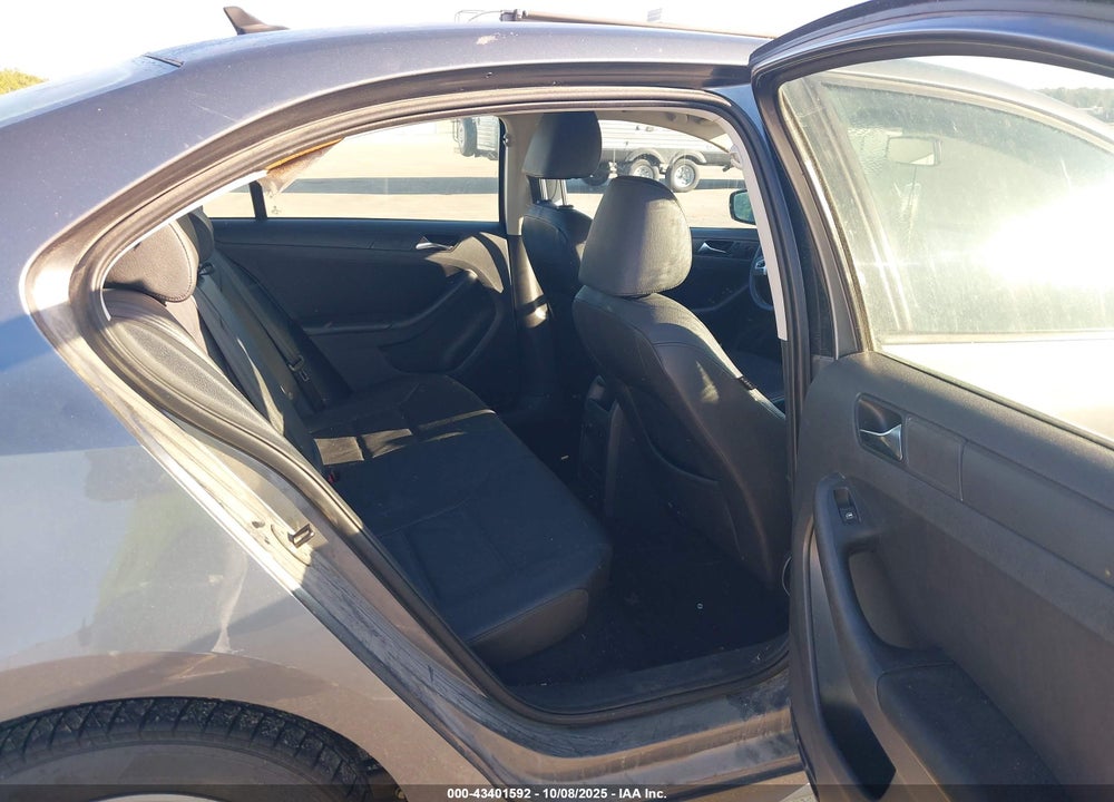 2011 VOLKSWAGEN JETTA 2.5L SE VIN: 3VWDX7AJ7BM011894