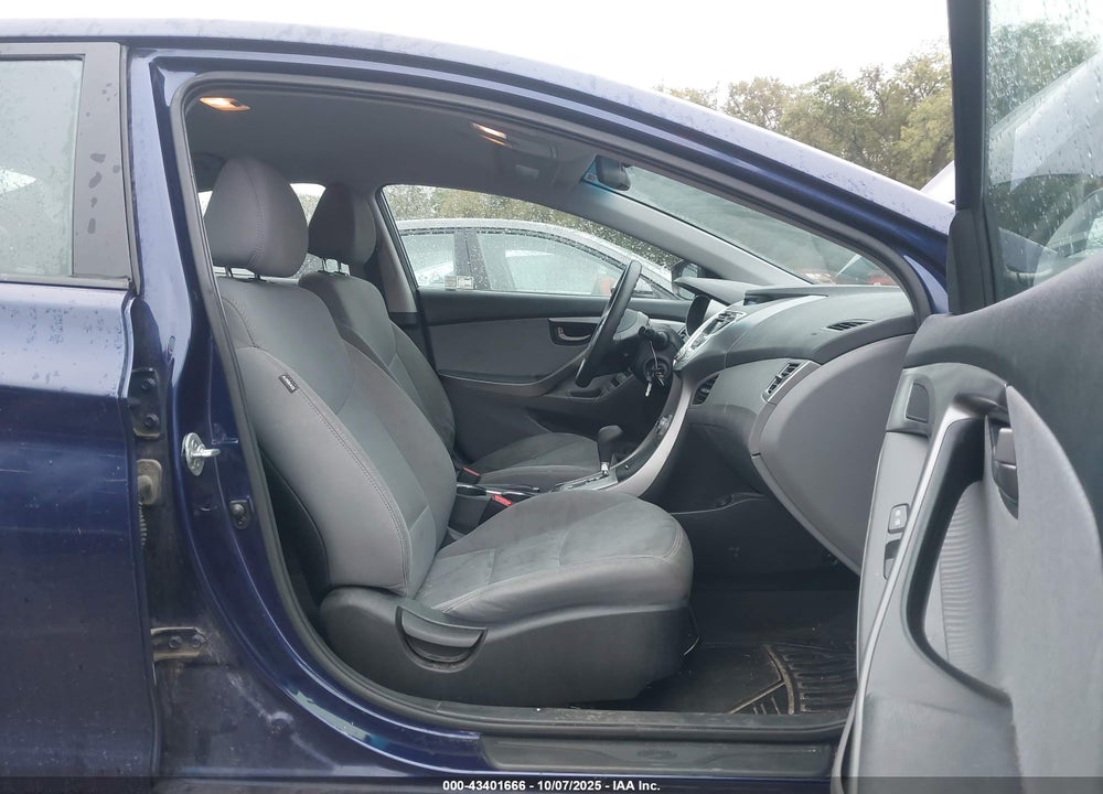 2012 HYUNDAI ELANTRA VIN: 5NPDH4AE8CH144883