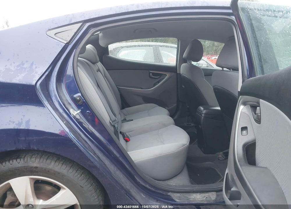 2012 HYUNDAI ELANTRA VIN: 5NPDH4AE8CH144883