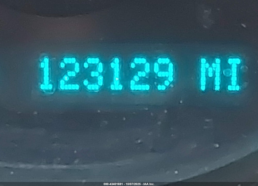 2011 CHEVROLET MALIBU VIN: 1G1ZC5E18BF326084