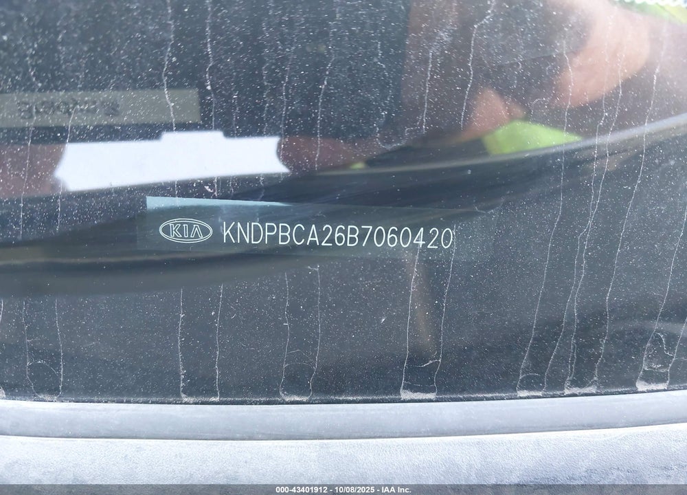 2011 KIA SPORTAGE VIN: KNDPBCA26B7060420