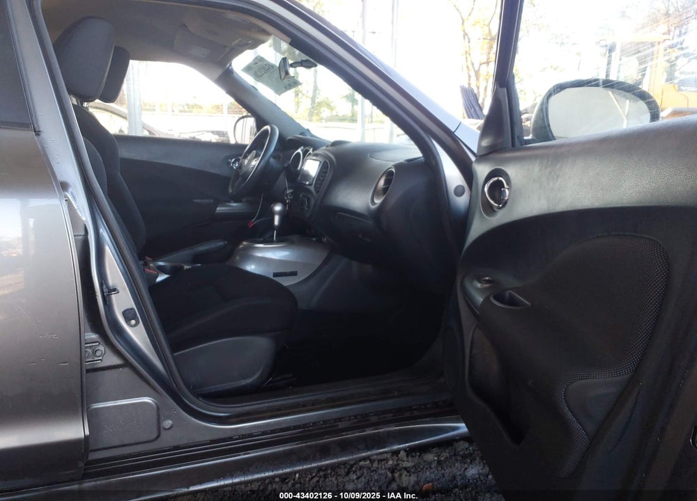 2011 NISSAN JUKE VIN: JN8AF5MV1BT008300