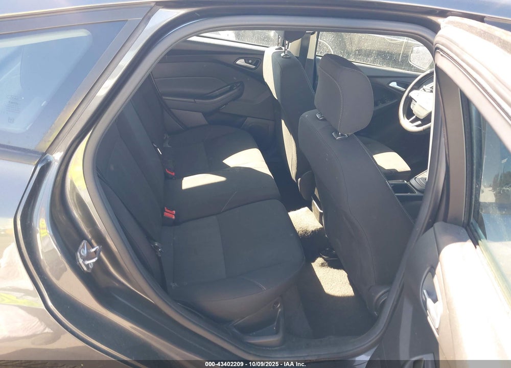 2018 FORD FOCUS SE VIN: 1FADP3K26JL218138