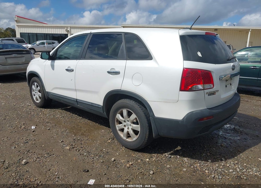2011 KIA SORENTO VIN: 5XYKT3A15BG068252