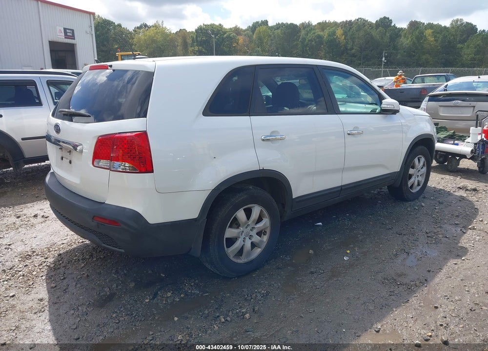 2011 KIA SORENTO VIN: 5XYKT3A15BG068252