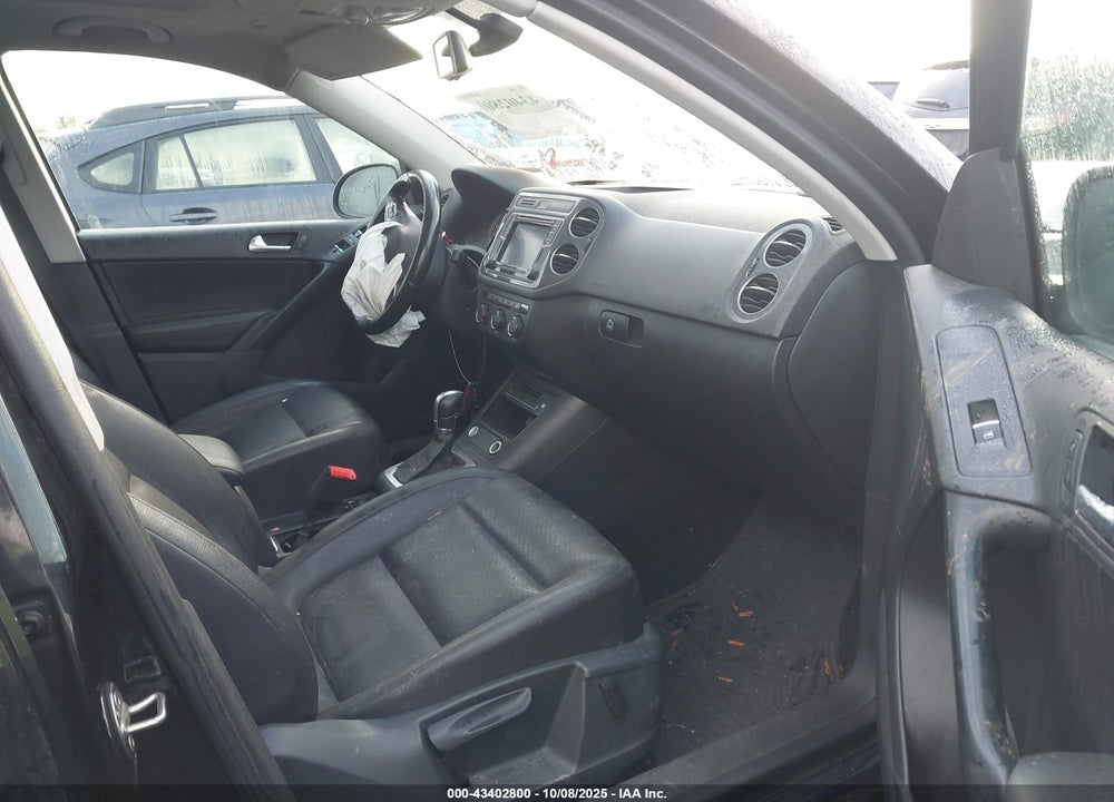 2016 VOLKSWAGEN TIGUAN VIN: WVGBV7AX6GW505249