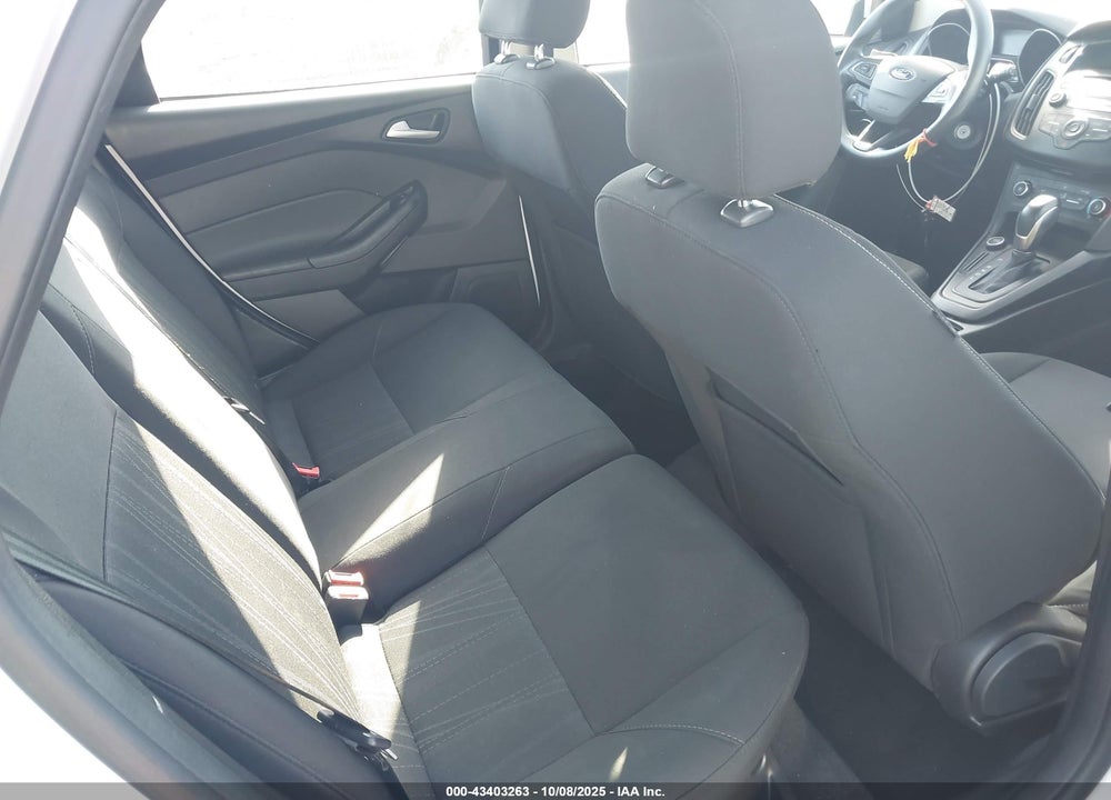 2016 FORD FOCUS SE VIN: 1FADP3K21GL221814