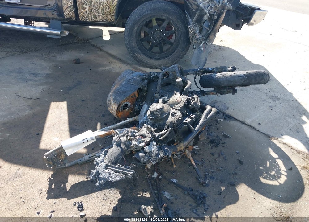 2016 YAMAHA FZ09 VIN: JYARN33E0GA011985