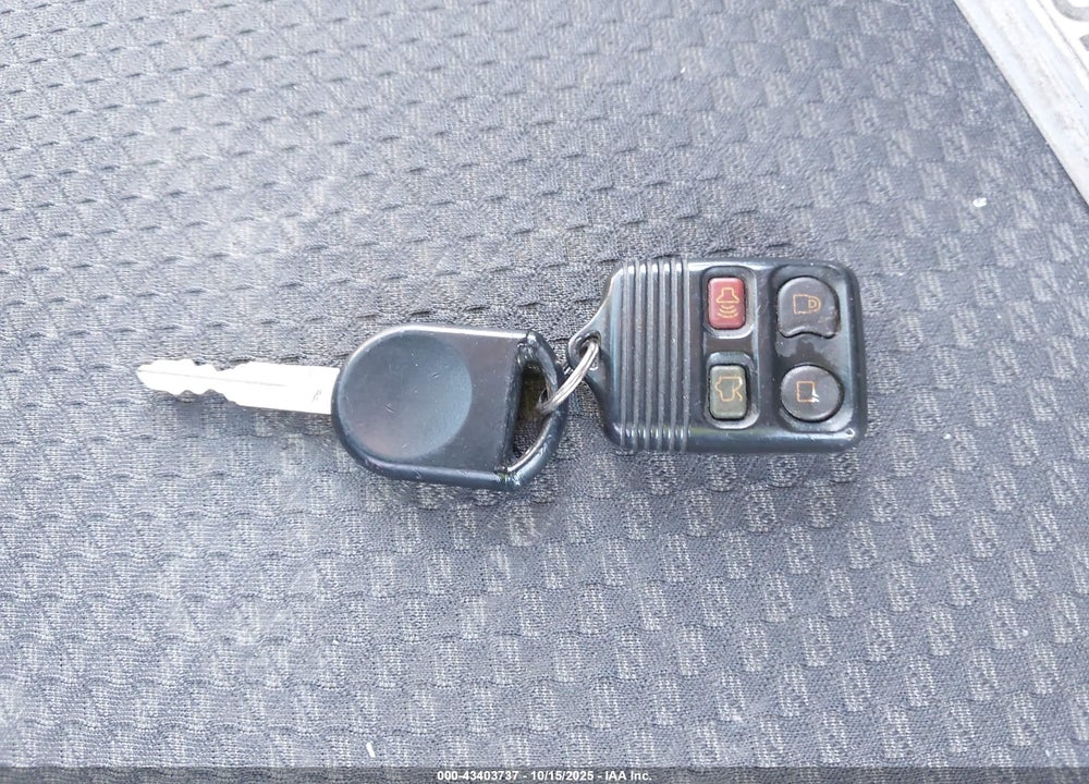 2007 FORD FOCUS S/SE/SES VIN: 1FAHP31N17W191001