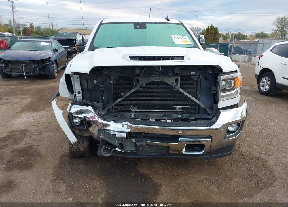 2017 GMC SIERRA 3500HD SLT VIN: 1GT42XEY0HF137872