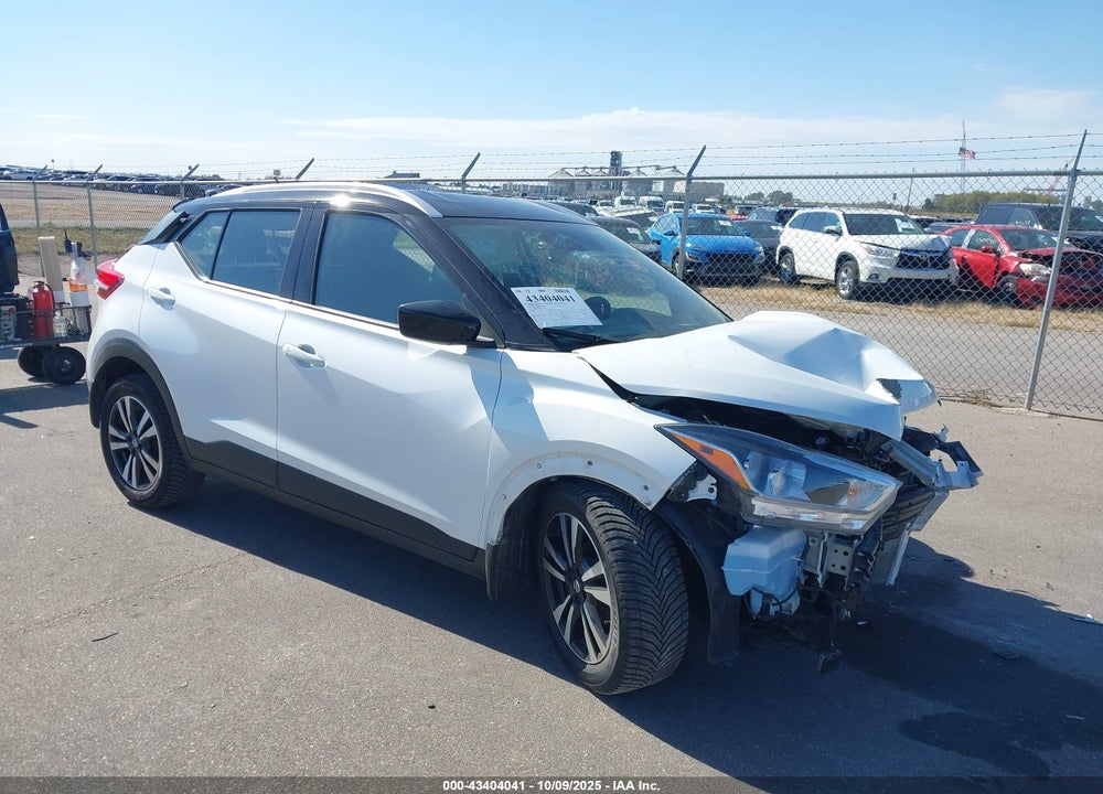 2018 NISSAN KICKS SV VIN: 3N1CP5CU9JL520323