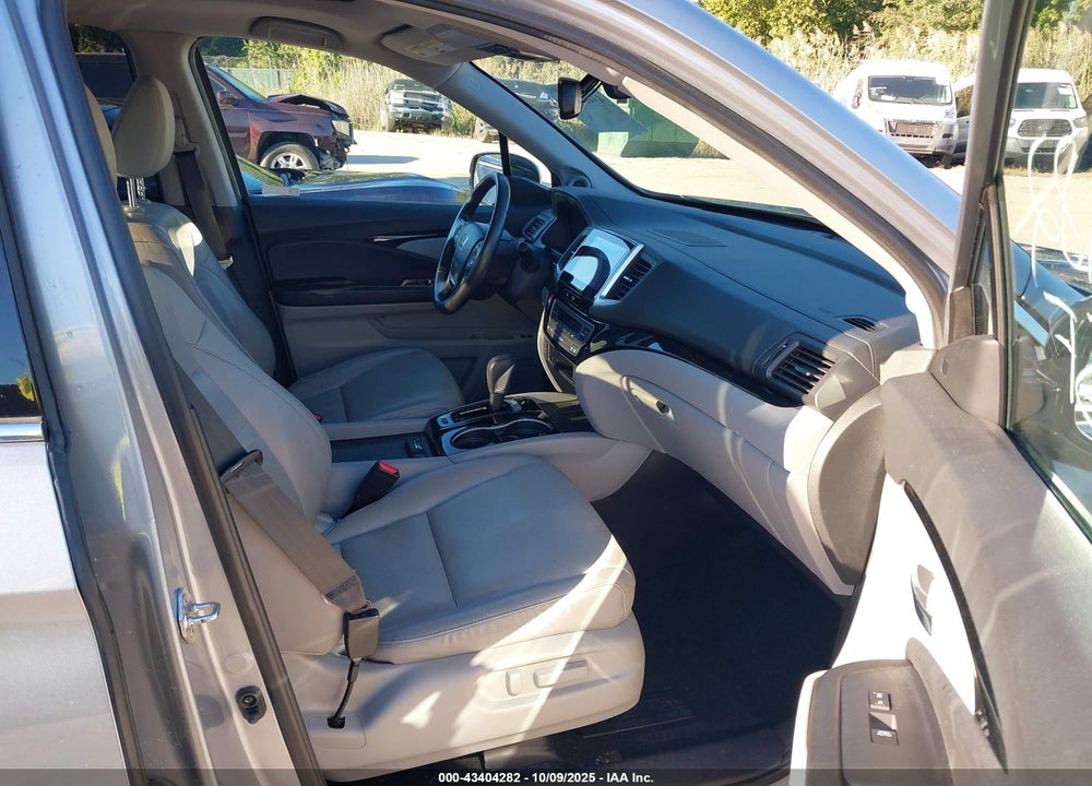 2019 HONDA RIDGELINE RTL-E VIN: 5FPYK3F74KB028897