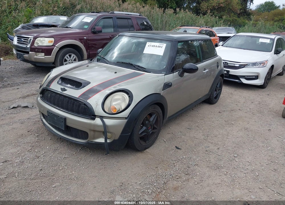 2008 MINI COOPER S VIN: WMWMF73508TV32209