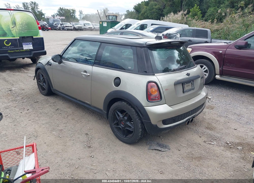 2008 MINI COOPER S VIN: WMWMF73508TV32209