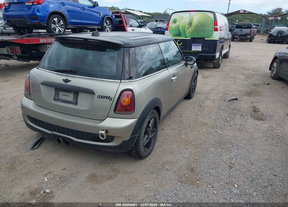 2008 MINI COOPER S VIN: WMWMF73508TV32209