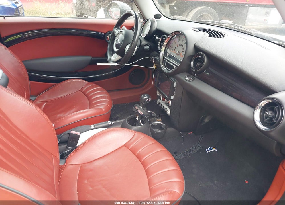 2008 MINI COOPER S VIN: WMWMF73508TV32209
