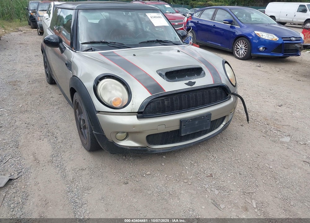 2008 MINI COOPER S VIN: WMWMF73508TV32209