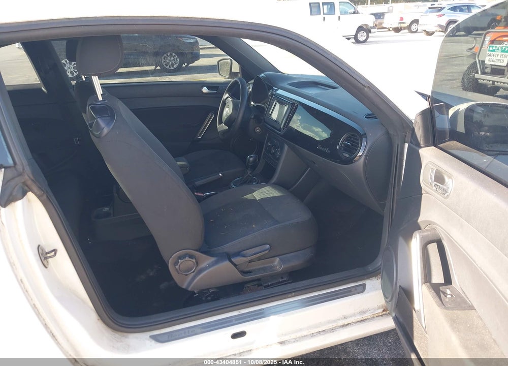 2014 VOLKSWAGEN BEETLE VIN: 3VWFP7AT0EM625359