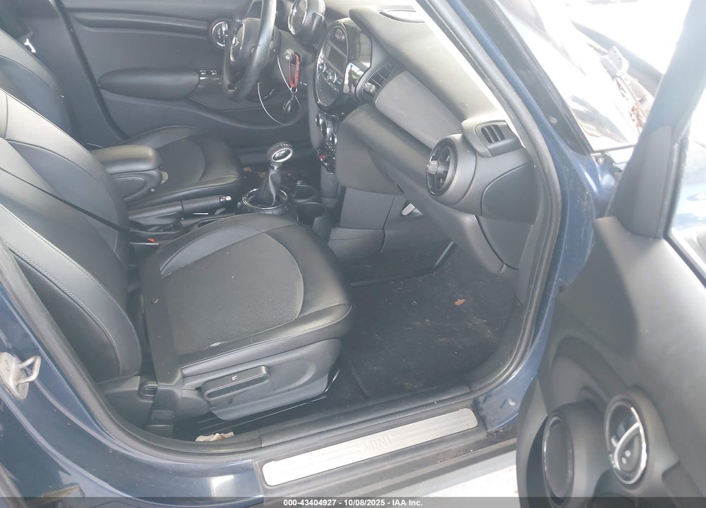 2015 MINI HARDTOP VIN: WMWXS5C58FT829299