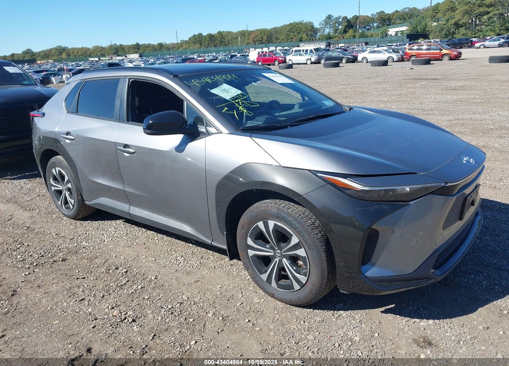2024 TOYOTA BZ4X XLE VIN: JTMAAAAA4RA052656