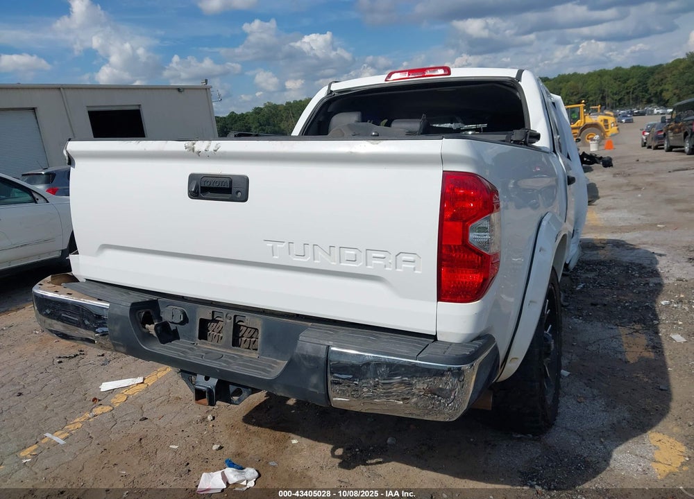 2018 TOYOTA TUNDRA SR5 5.7L V8 VIN: 5TFDW5F12JX699931
