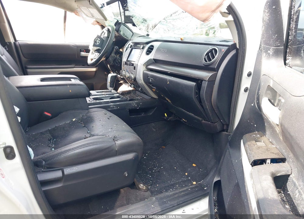 2018 TOYOTA TUNDRA SR5 5.7L V8 VIN: 5TFDW5F12JX699931