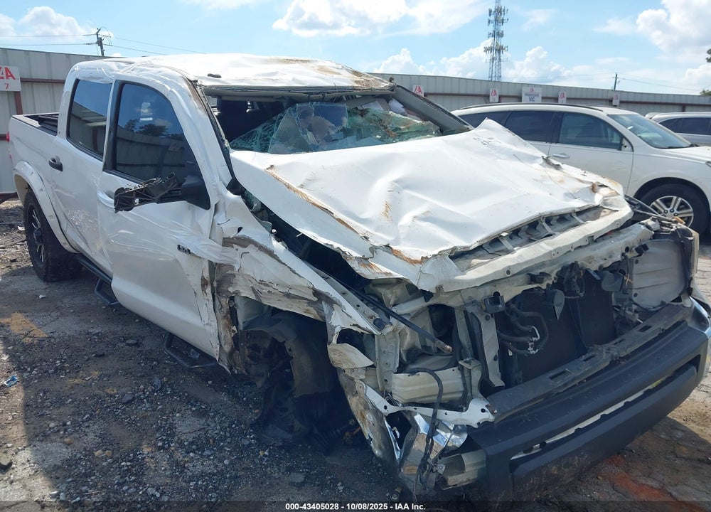 2018 TOYOTA TUNDRA SR5 5.7L V8 VIN: 5TFDW5F12JX699931