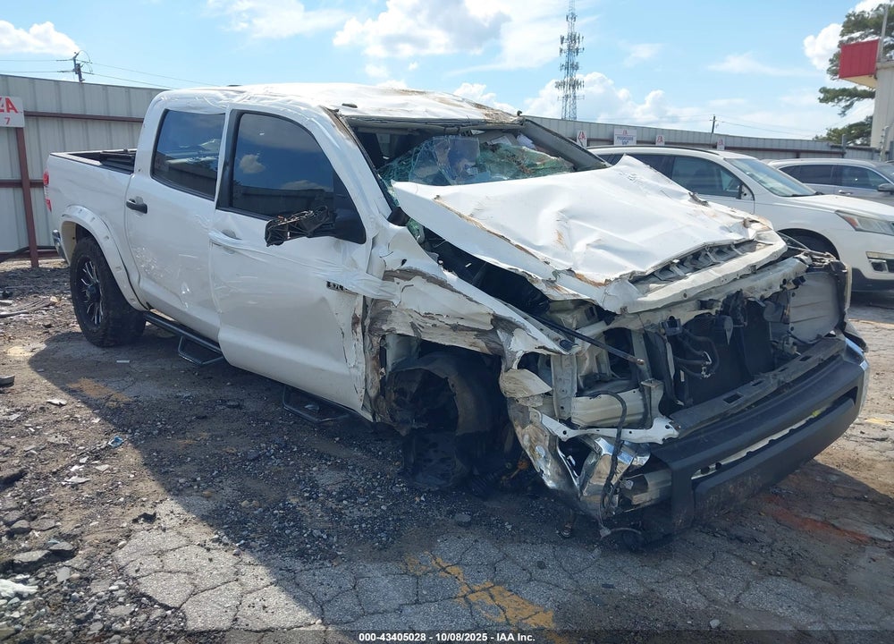 2018 TOYOTA TUNDRA SR5 5.7L V8 VIN: 5TFDW5F12JX699931