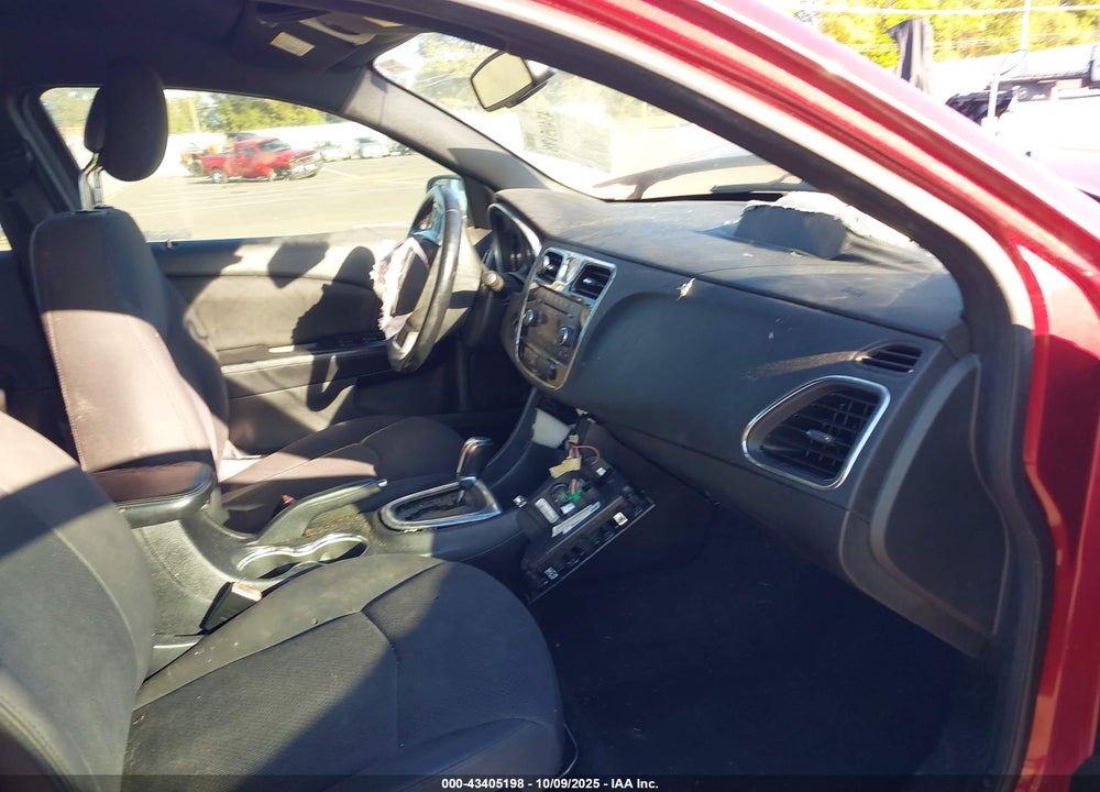 2014 CHRYSLER 200 VIN: 1C3CCBBB3EN186551