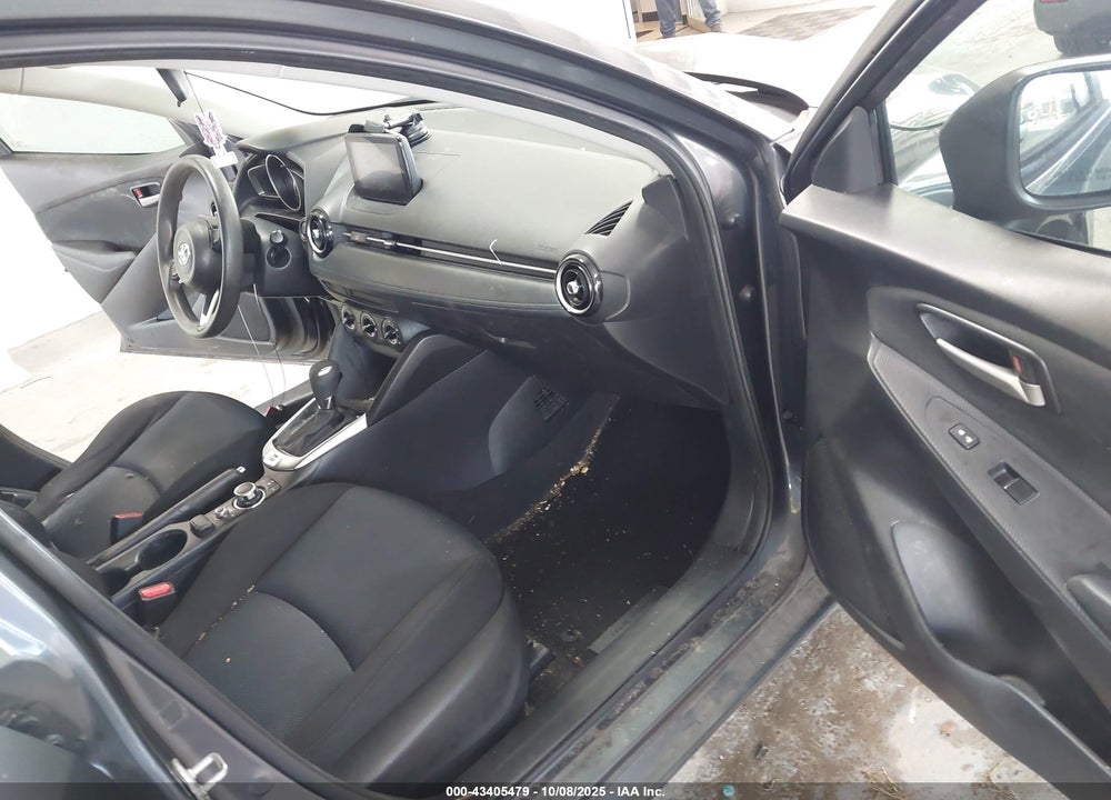 2019 TOYOTA YARIS LE VIN: 3MYDLBYV9KY526903