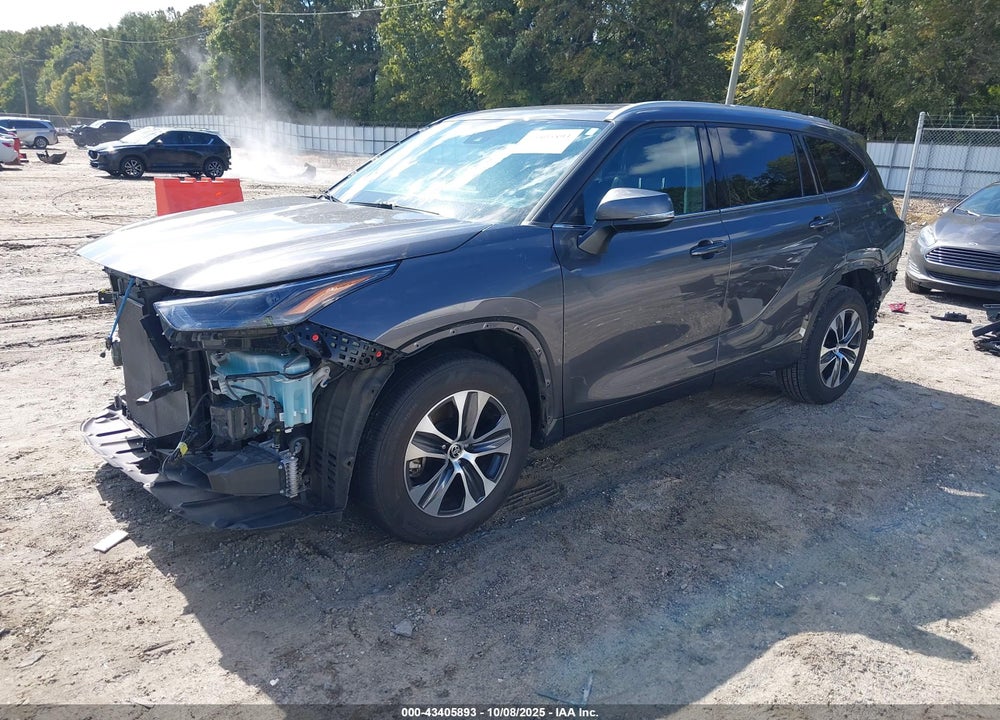 2022 TOYOTA HIGHLANDER XLE VIN: 5TDGZRAH0NS545102