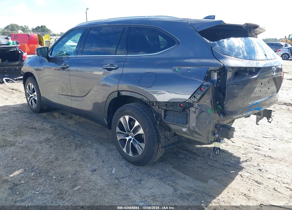 2022 TOYOTA HIGHLANDER XLE VIN: 5TDGZRAH0NS545102