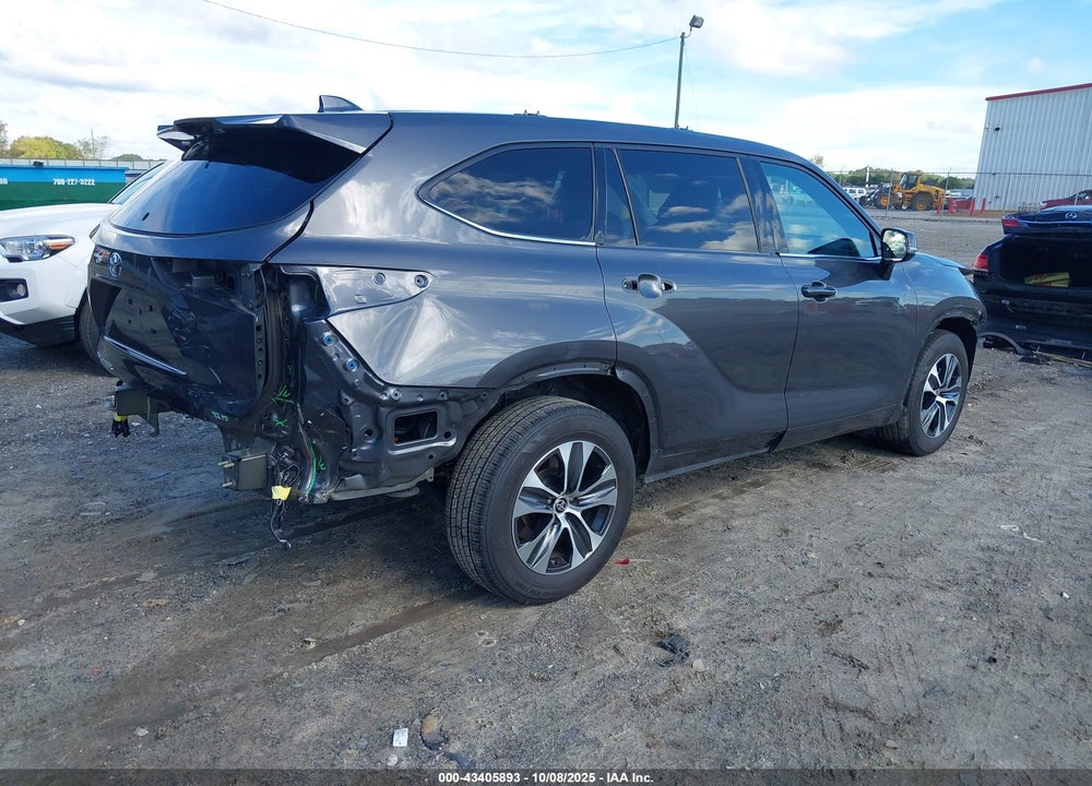 2022 TOYOTA HIGHLANDER XLE VIN: 5TDGZRAH0NS545102