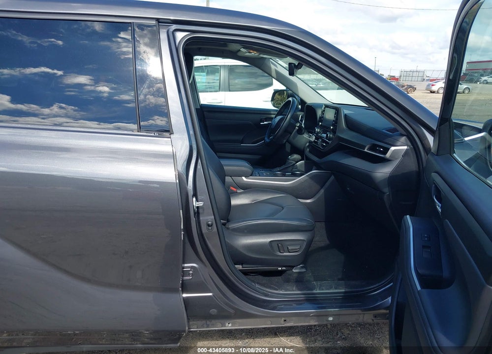 2022 TOYOTA HIGHLANDER XLE VIN: 5TDGZRAH0NS545102