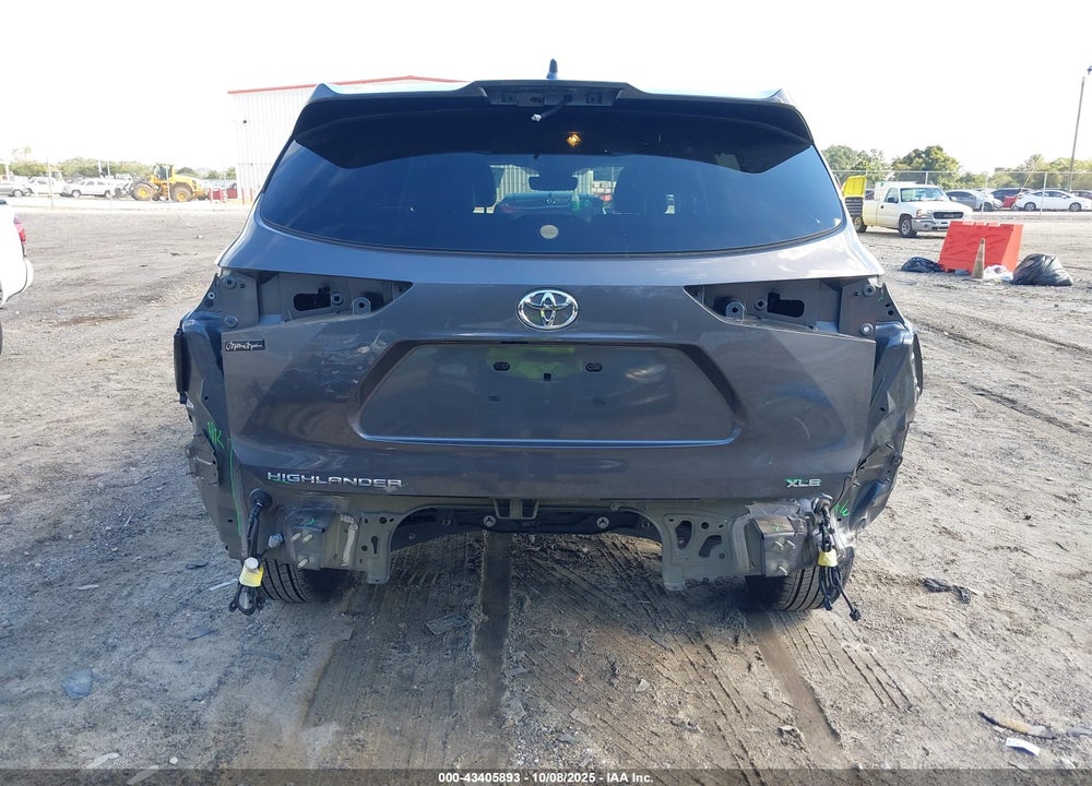 2022 TOYOTA HIGHLANDER XLE VIN: 5TDGZRAH0NS545102