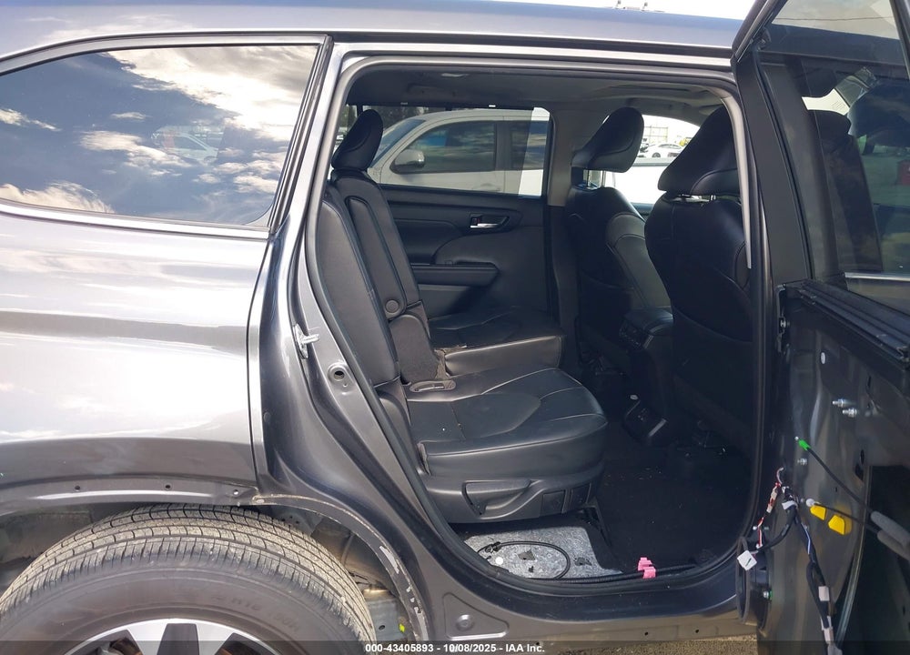 2022 TOYOTA HIGHLANDER XLE VIN: 5TDGZRAH0NS545102