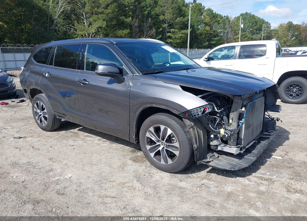 2022 TOYOTA HIGHLANDER XLE VIN: 5TDGZRAH0NS545102