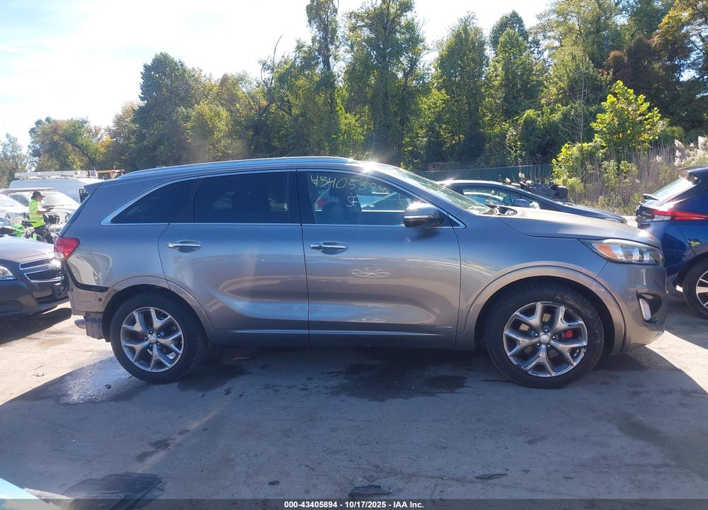 2016 KIA SORENTO 3.3L SX VIN: 5XYPKDA54GG071622