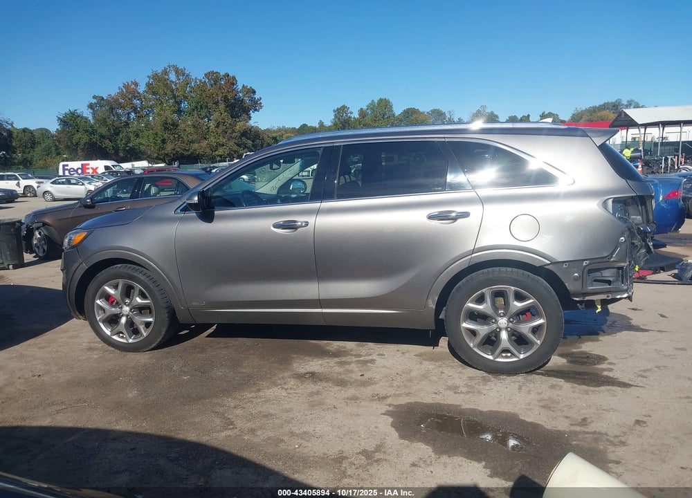 2016 KIA SORENTO 3.3L SX VIN: 5XYPKDA54GG071622