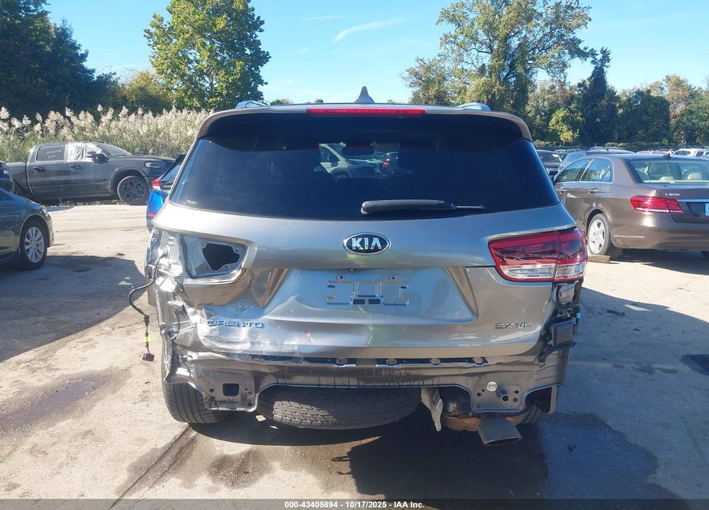 2016 KIA SORENTO 3.3L SX VIN: 5XYPKDA54GG071622