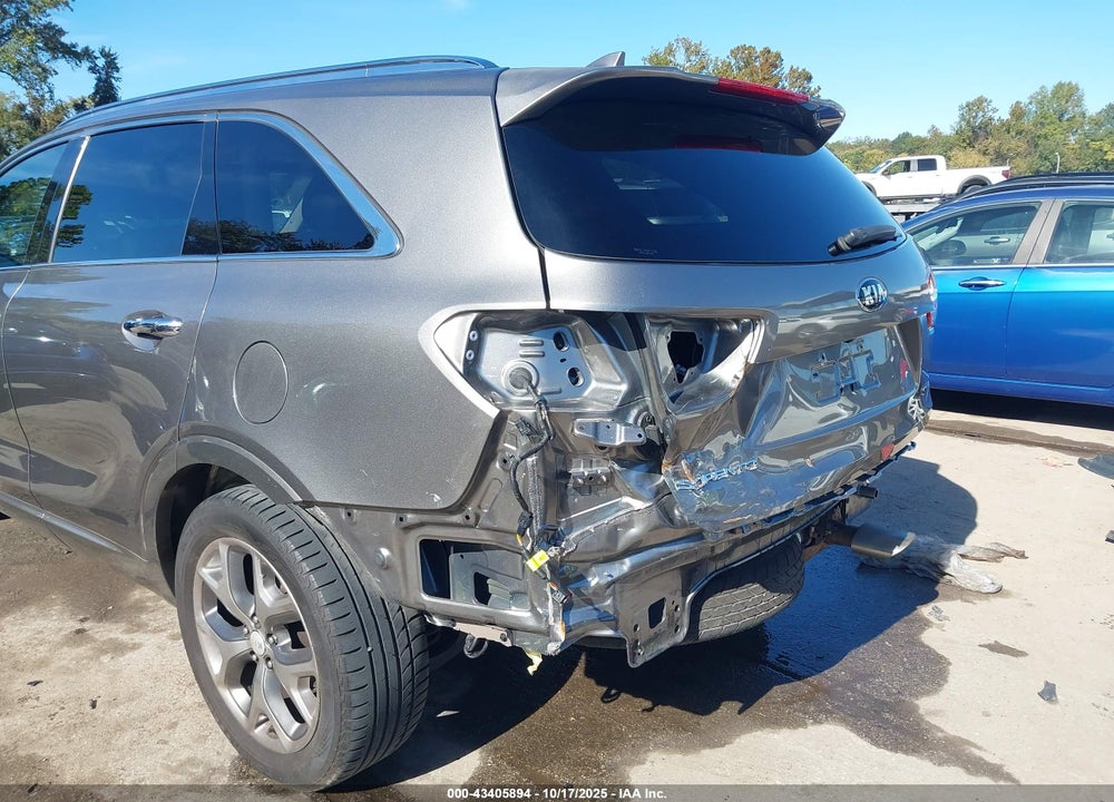 2016 KIA SORENTO 3.3L SX VIN: 5XYPKDA54GG071622