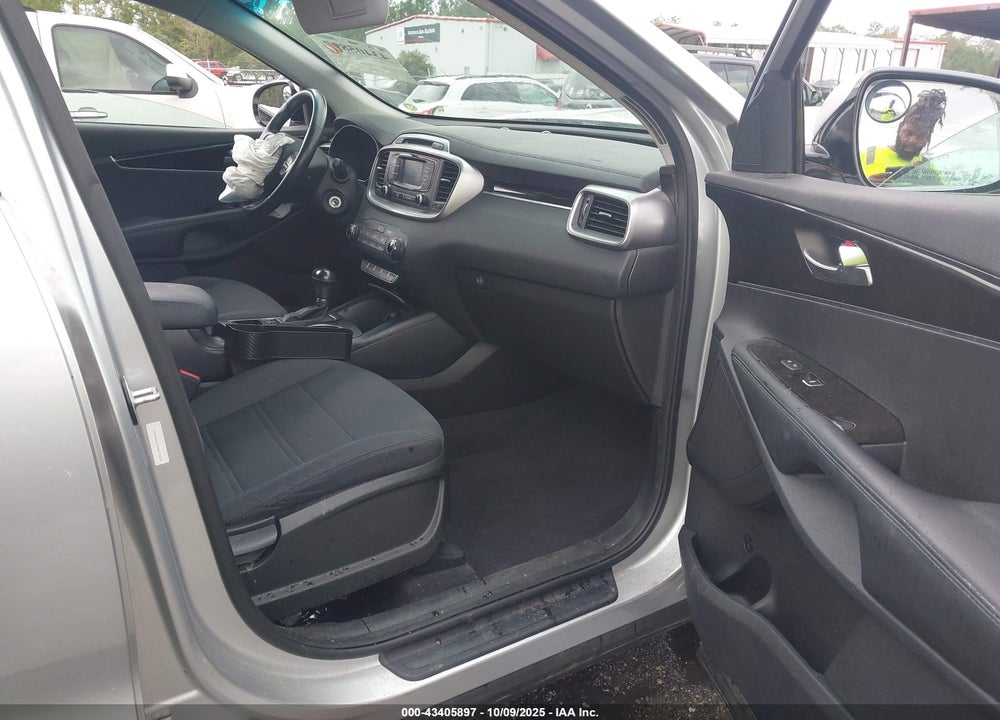 2016 KIA SORENTO VIN: 5XYPG4A33GG070820