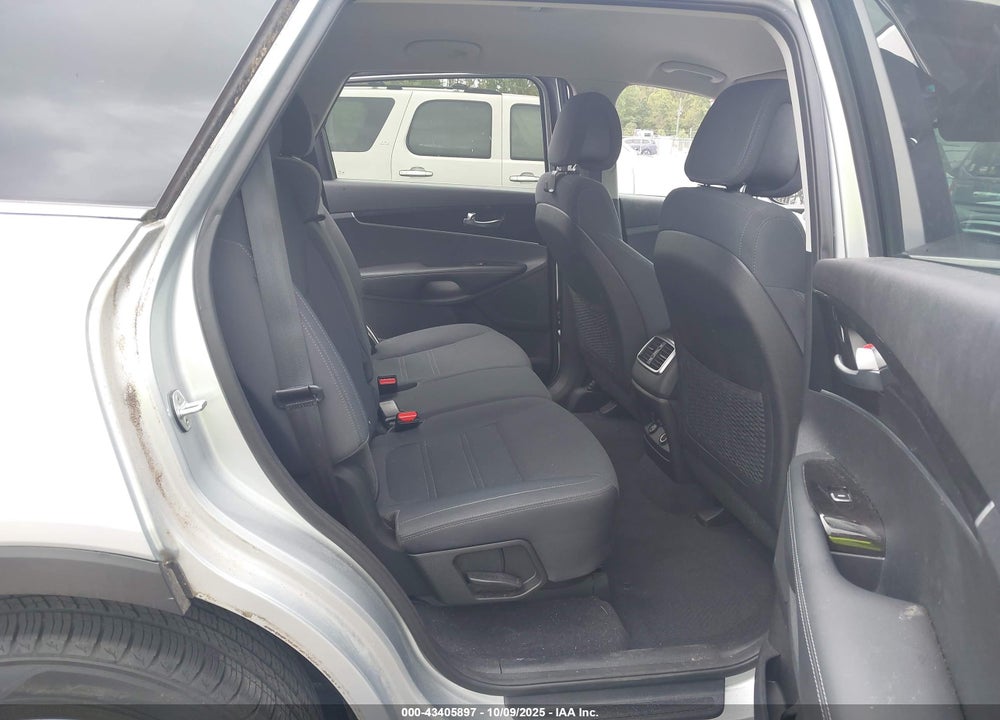 2016 KIA SORENTO VIN: 5XYPG4A33GG070820